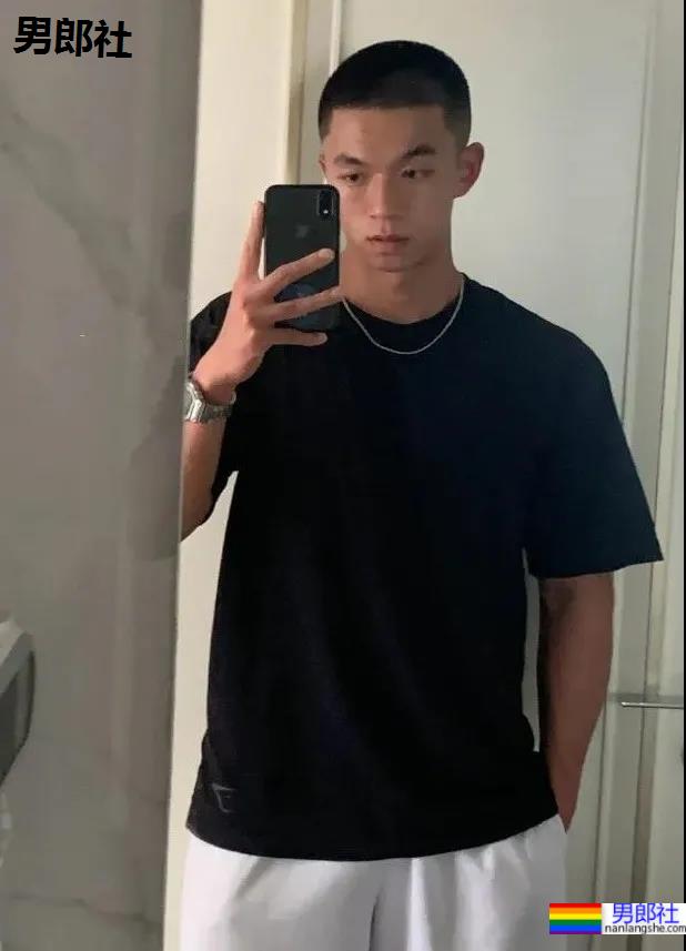 四川警校寸头小哥引发舔屏,这颜值身材也太可了! - 51虹马 四川警校寸头小哥引发舔屏,这颜值身材也太可了! - 51虹马