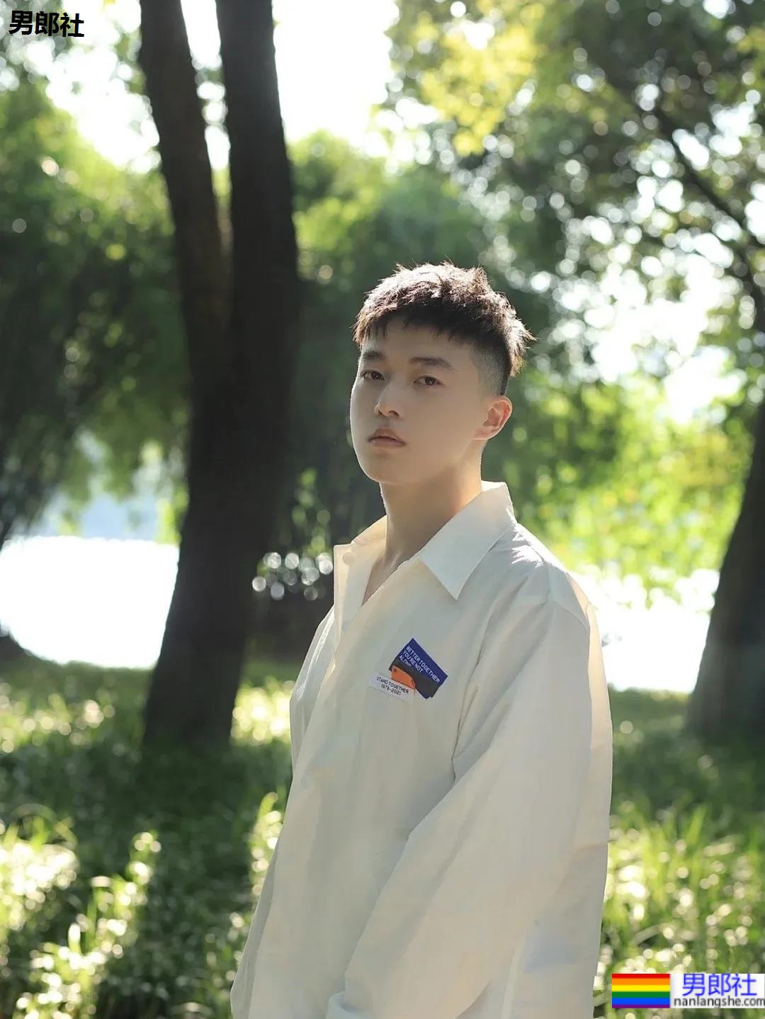 一脸胶原蛋白的帅气小奶狗，看起来好想欺负他啊！ - 51虹马