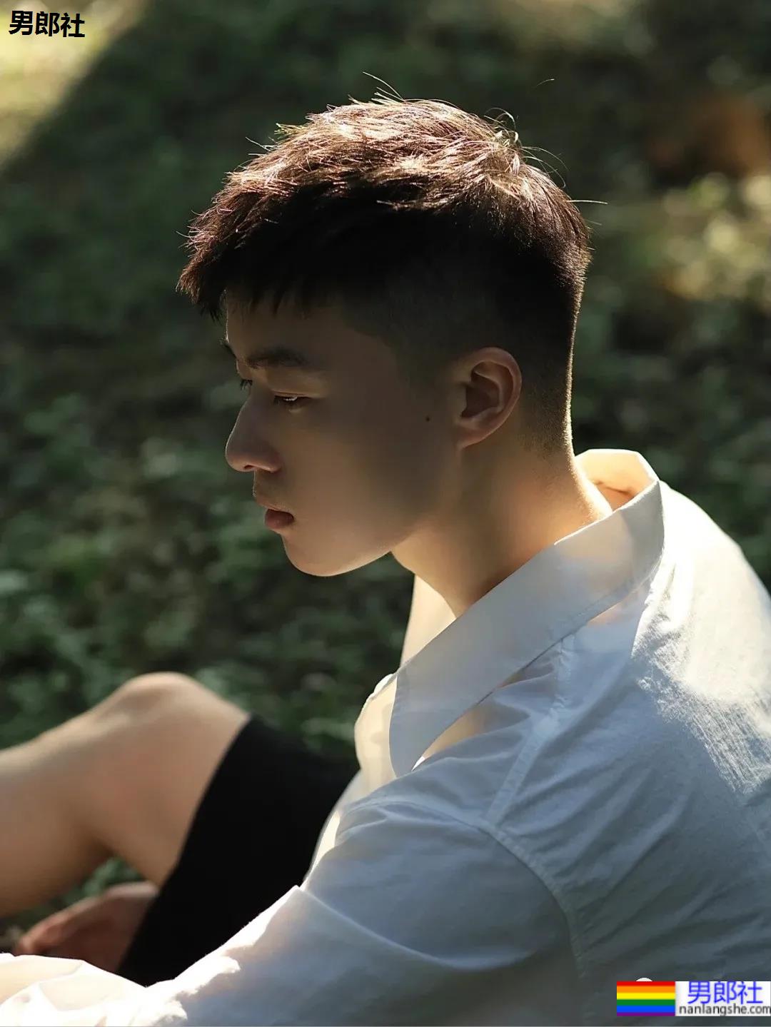 一脸胶原蛋白的帅气小奶狗，看起来好想欺负他啊！ - 51虹马