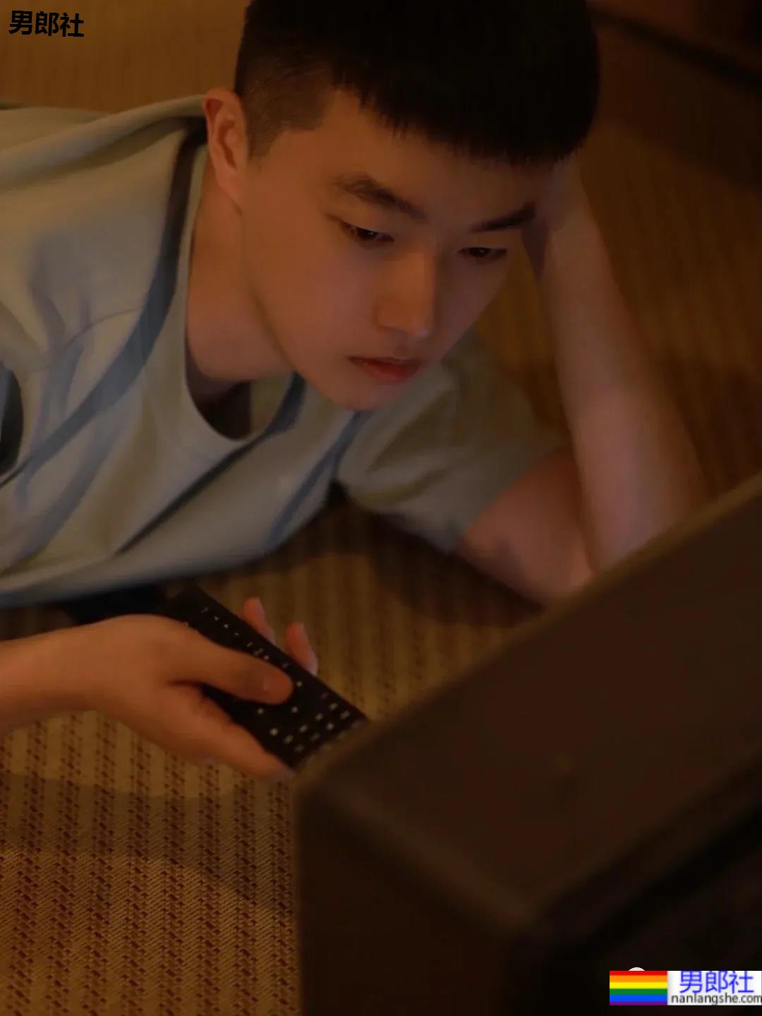 一脸胶原蛋白的帅气小奶狗，看起来好想欺负他啊！ - 51虹马