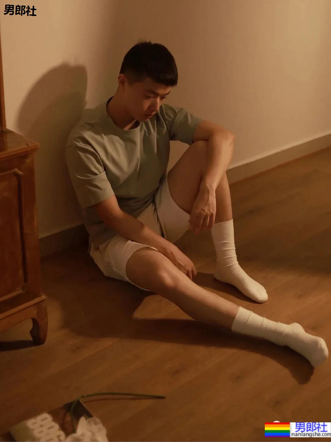 一脸胶原蛋白的帅气小奶狗，看起来好想欺负他啊！ - 51虹马