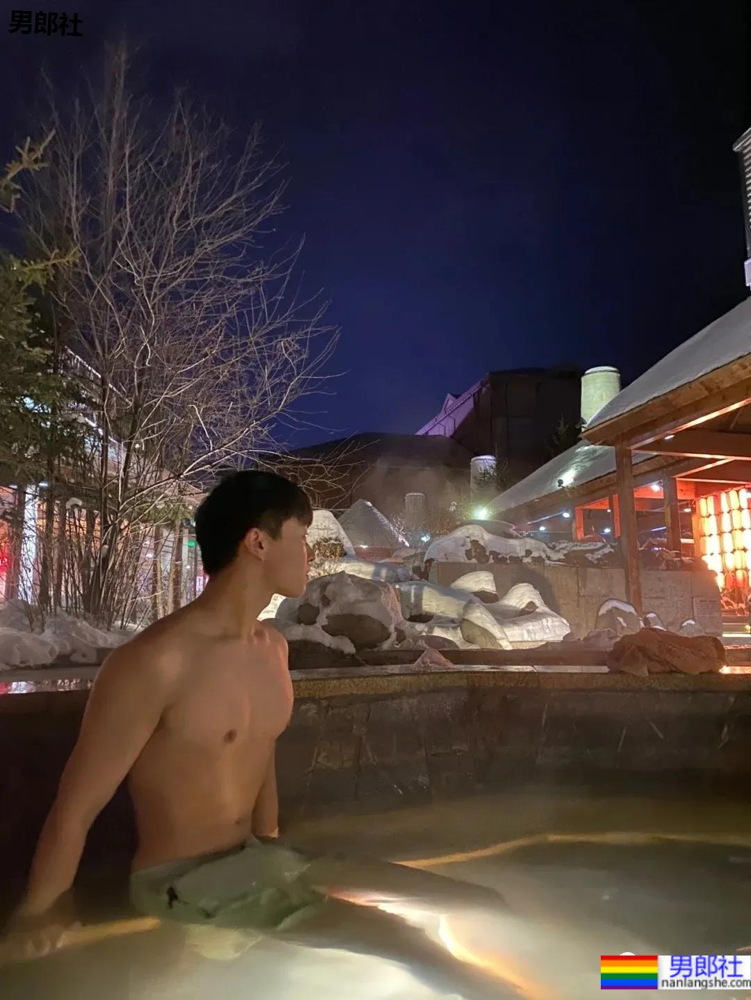 一脸胶原蛋白的帅气小奶狗，看起来好想欺负他啊！ - 51虹马