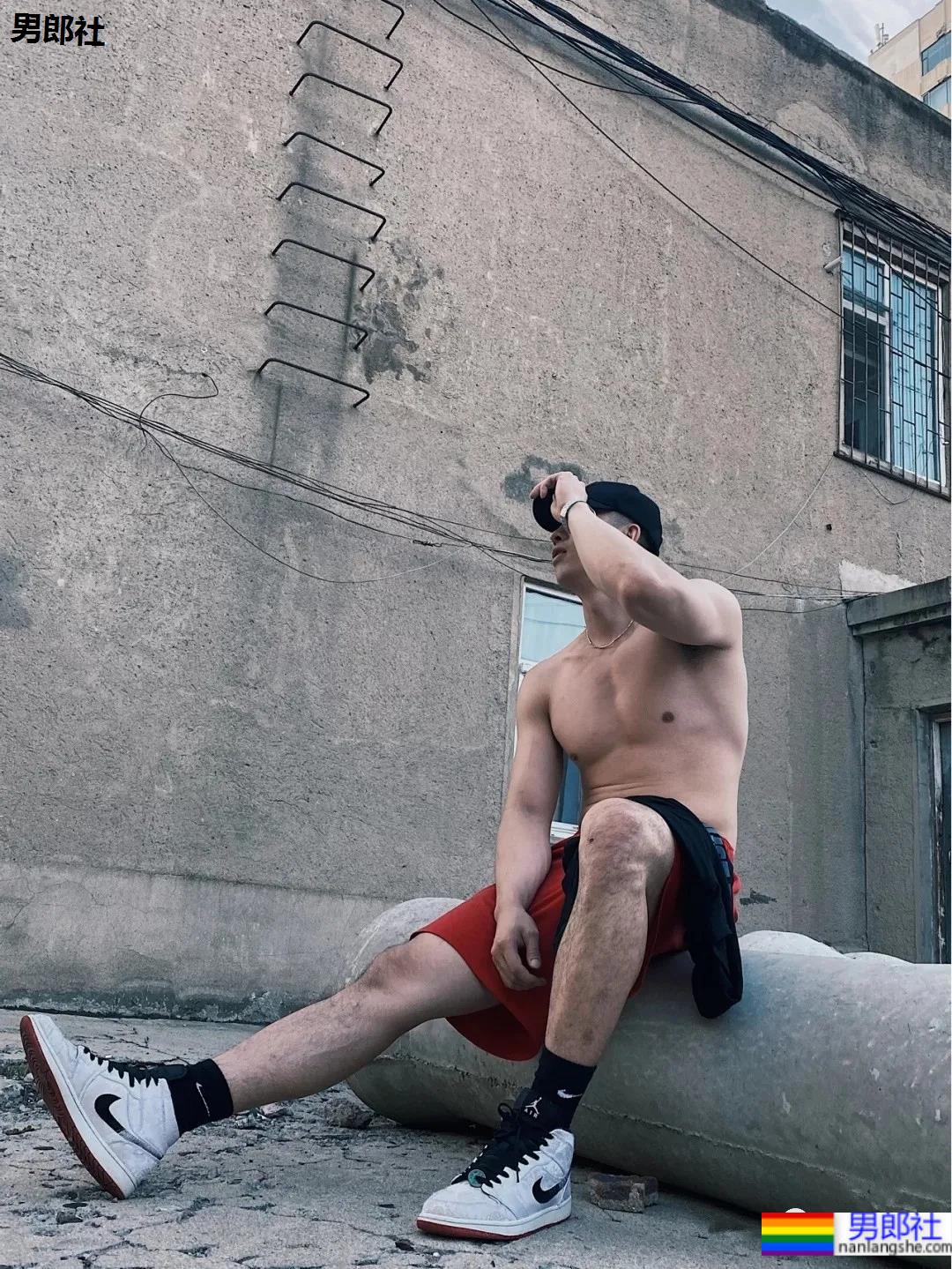 吉大林学196CM体育硕士,寸头肌肉小哥又壮又野! - 51虹马 吉大林学196CM体育硕士,寸头肌肉小哥又壮又野! - 51虹马