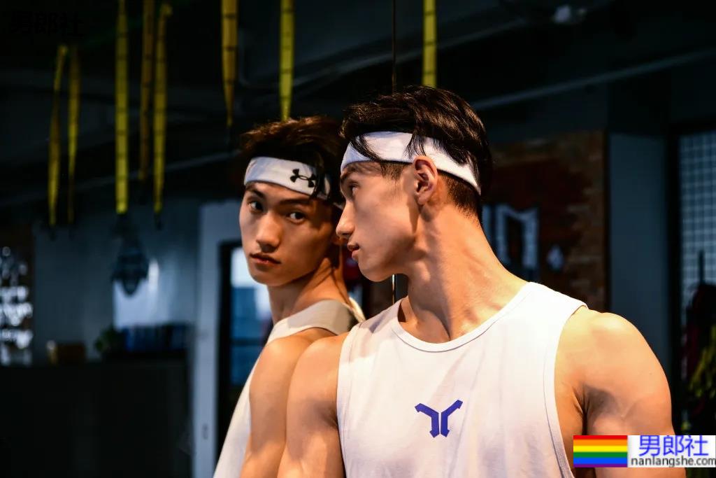 更衣室185CM寸头衬衫小哥自拍,八块腹肌腱子肉身材也太上头了! - 51虹马 更衣室185CM寸头衬衫小哥自拍,八块腹肌腱子肉身材也太上头了! - 51虹马