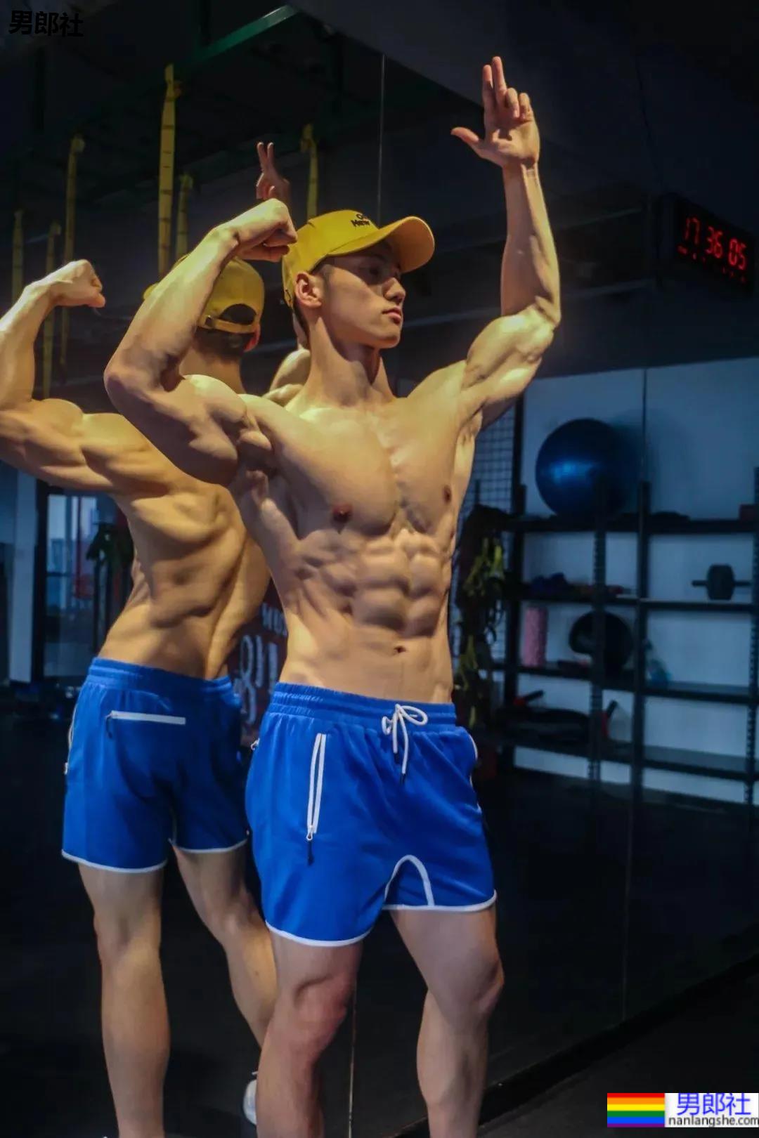 更衣室185CM寸头衬衫小哥自拍,八块腹肌腱子肉身材也太上头了! - 51虹马 更衣室185CM寸头衬衫小哥自拍,八块腹肌腱子肉身材也太上头了! - 51虹马