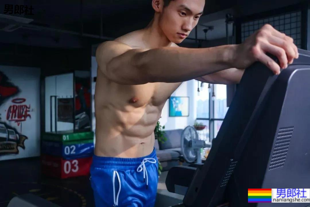 更衣室185CM寸头衬衫小哥自拍,八块腹肌腱子肉身材也太上头了! - 51虹马 更衣室185CM寸头衬衫小哥自拍,八块腹肌腱子肉身材也太上头了! - 51虹马