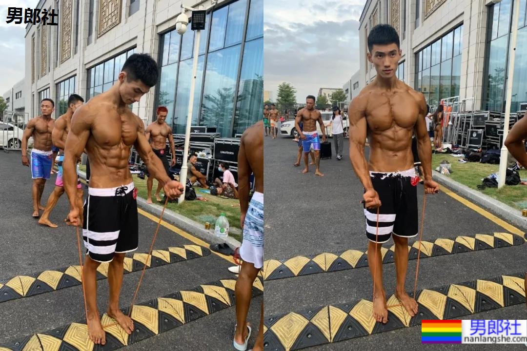 更衣室185CM寸头衬衫小哥自拍,八块腹肌腱子肉身材也太上头了! - 51虹马 更衣室185CM寸头衬衫小哥自拍,八块腹肌腱子肉身材也太上头了! - 51虹马