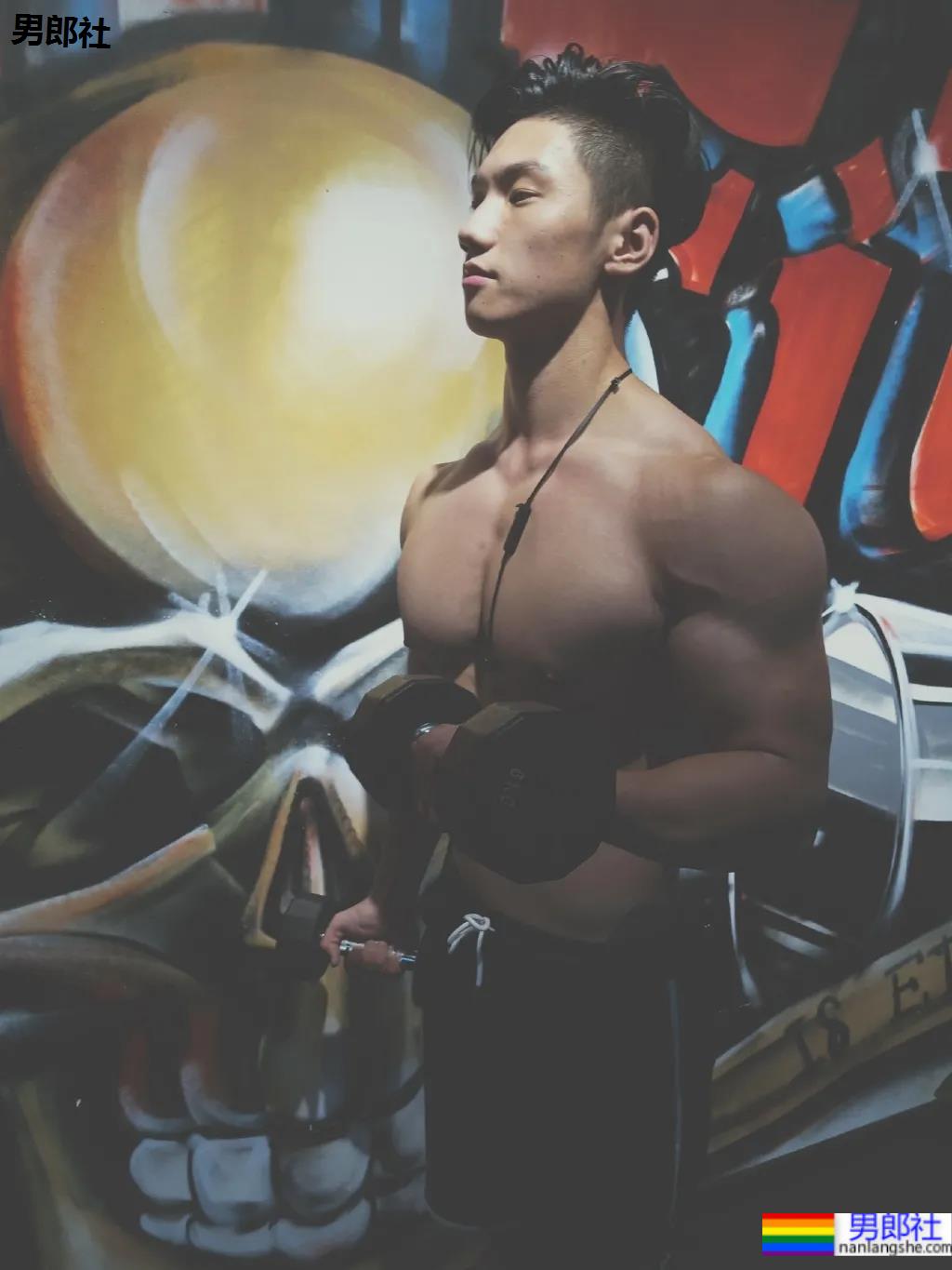 更衣室185CM寸头衬衫小哥自拍,八块腹肌腱子肉身材也太上头了! - 51虹马 更衣室185CM寸头衬衫小哥自拍,八块腹肌腱子肉身材也太上头了! - 51虹马