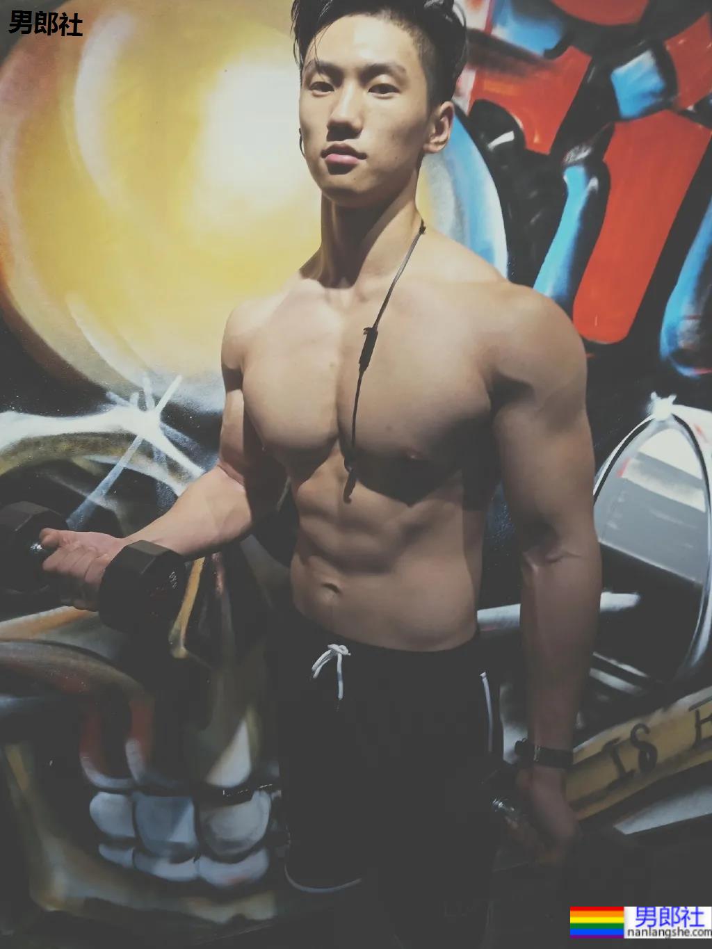 更衣室185CM寸头衬衫小哥自拍,八块腹肌腱子肉身材也太上头了! - 51虹马 更衣室185CM寸头衬衫小哥自拍,八块腹肌腱子肉身材也太上头了! - 51虹马