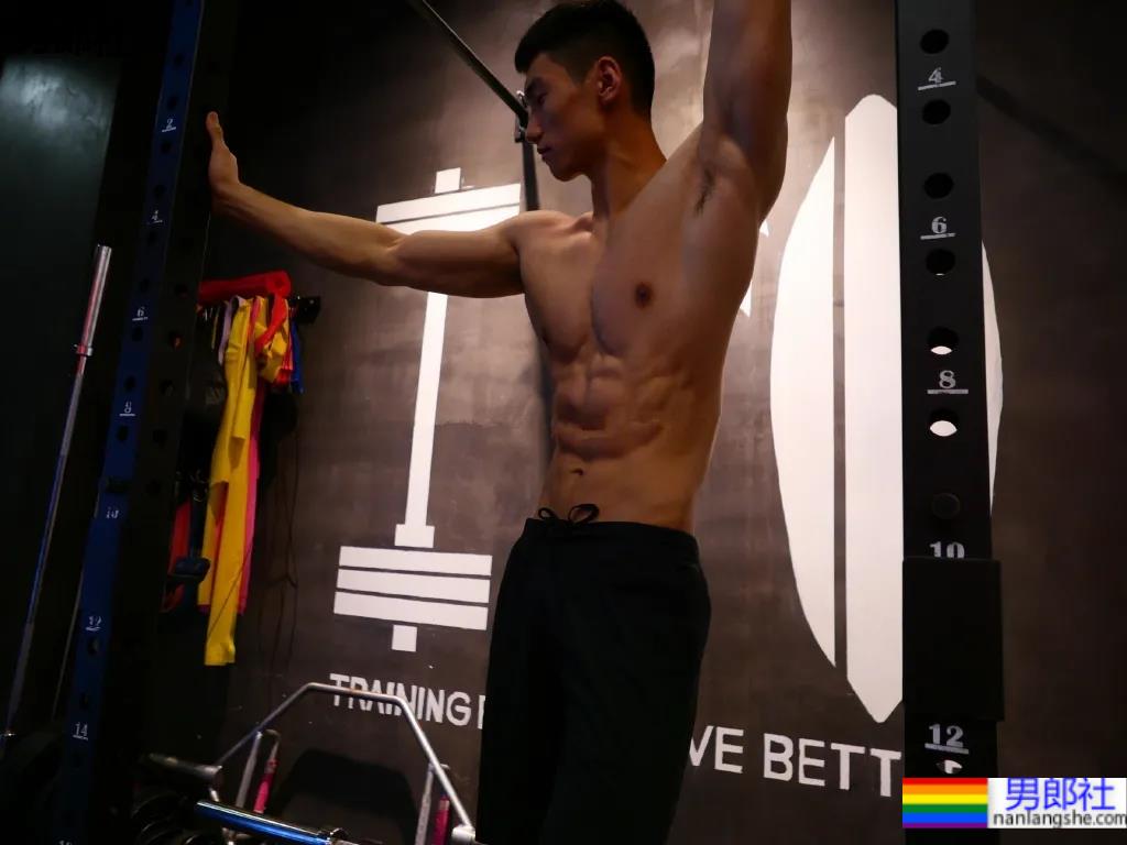 更衣室185CM寸头衬衫小哥自拍,八块腹肌腱子肉身材也太上头了! - 51虹马 更衣室185CM寸头衬衫小哥自拍,八块腹肌腱子肉身材也太上头了! - 51虹马