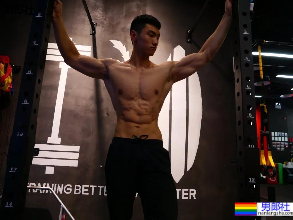 更衣室185CM寸头衬衫小哥自拍,八块腹肌腱子肉身材也太上头了! - 51虹马 更衣室185CM寸头衬衫小哥自拍,八块腹肌腱子肉身材也太上头了! - 51虹马