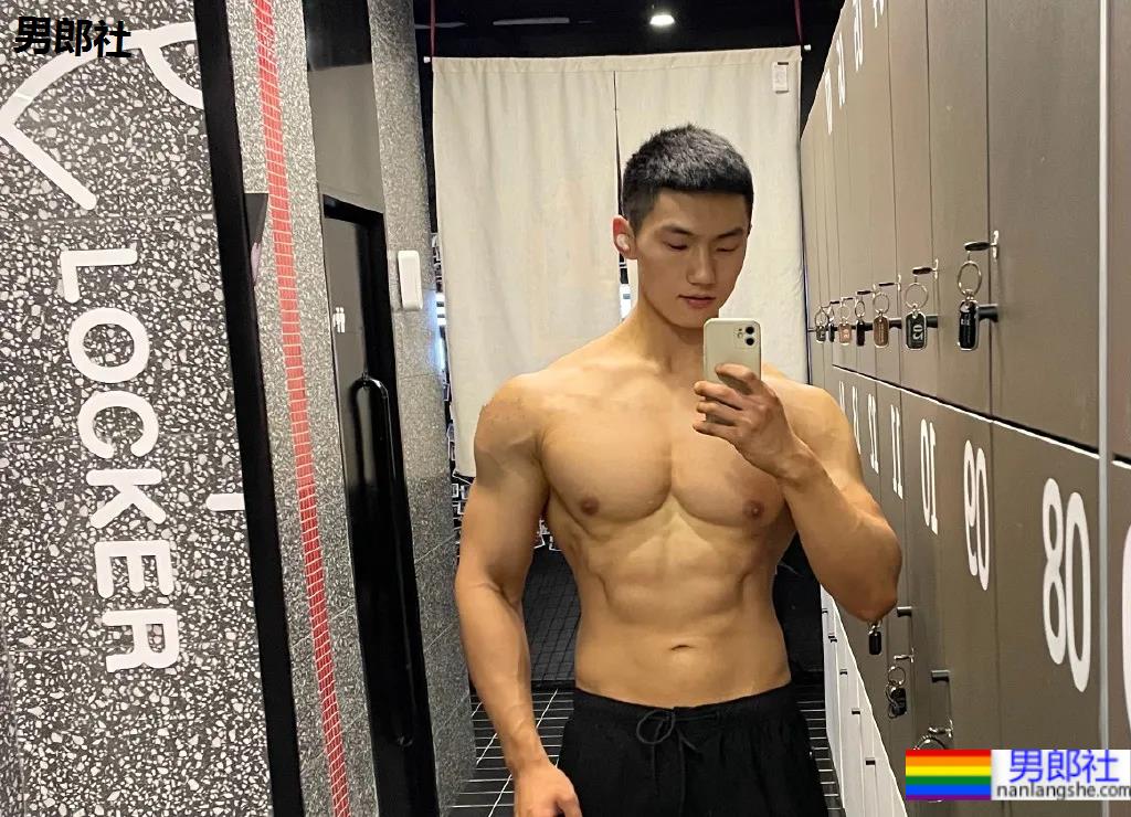 更衣室185CM寸头衬衫小哥自拍,八块腹肌腱子肉身材也太上头了! - 51虹马 更衣室185CM寸头衬衫小哥自拍,八块腹肌腱子肉身材也太上头了! - 51虹马