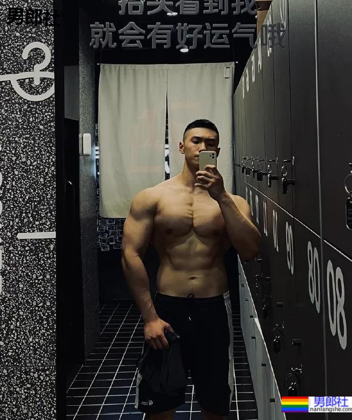 更衣室185CM寸头衬衫小哥自拍,八块腹肌腱子肉身材也太上头了! - 51虹马 更衣室185CM寸头衬衫小哥自拍,八块腹肌腱子肉身材也太上头了! - 51虹马