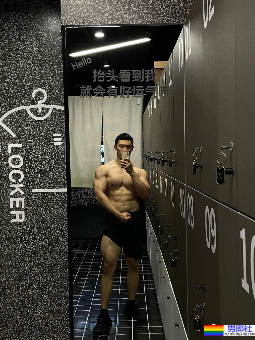 更衣室185CM寸头衬衫小哥自拍,八块腹肌腱子肉身材也太上头了! - 51虹马 更衣室185CM寸头衬衫小哥自拍,八块腹肌腱子肉身材也太上头了! - 51虹马