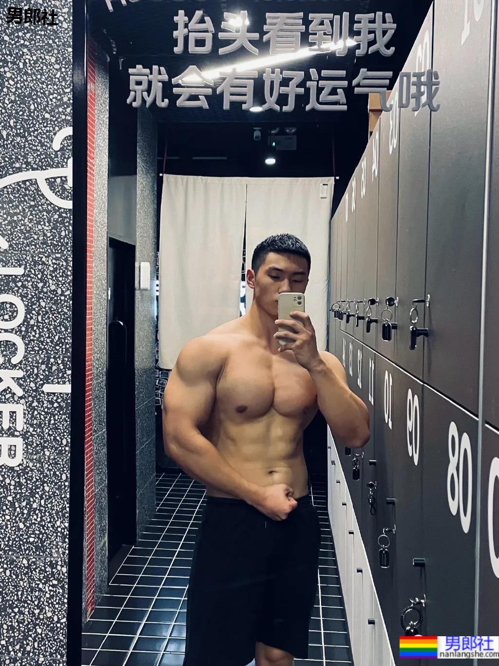 更衣室185CM寸头衬衫小哥自拍,八块腹肌腱子肉身材也太上头了! - 51虹马 更衣室185CM寸头衬衫小哥自拍,八块腹肌腱子肉身材也太上头了! - 51虹马