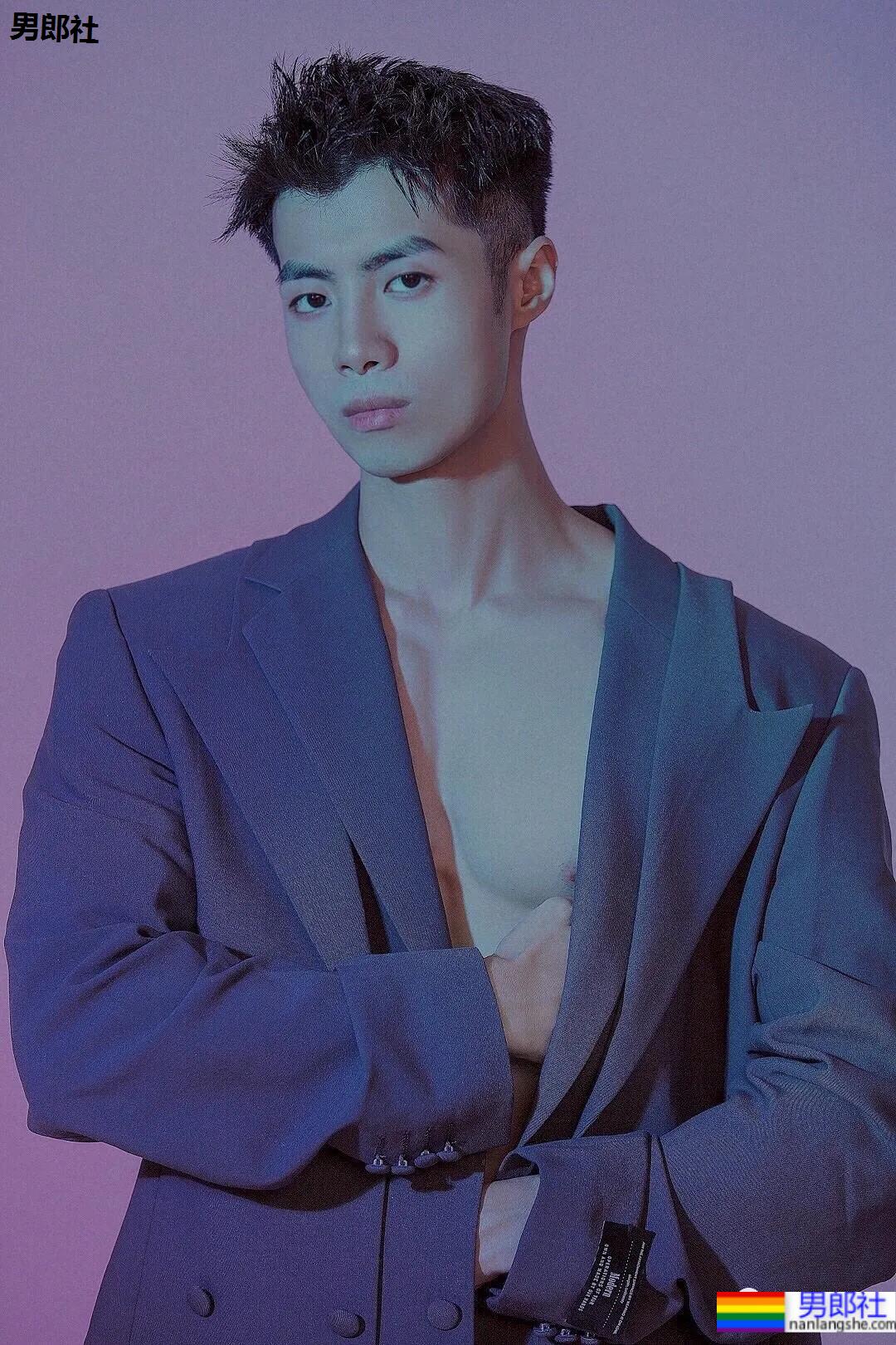 短发腱子肉健身私教，英气十足的干练小爷们是你的菜吗？ - 51虹马