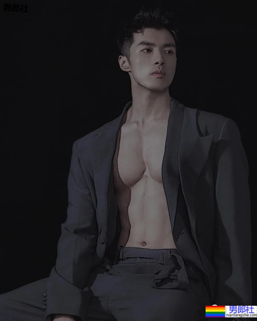 短发腱子肉健身私教，英气十足的干练小爷们是你的菜吗？ - 51虹马