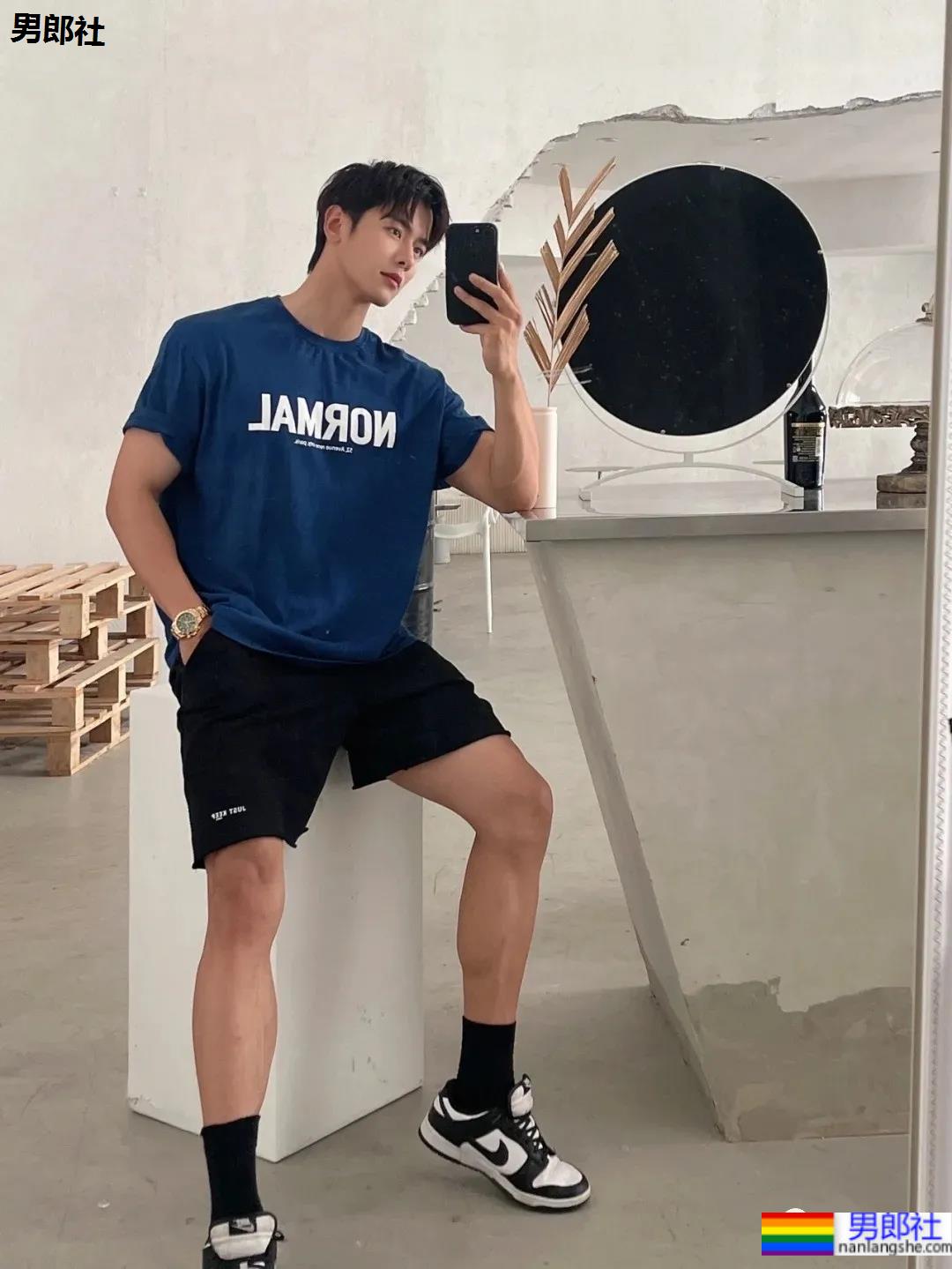 超帅正装肌肉小哥，这颜值这身材真让人挪不开眼! - 51虹马