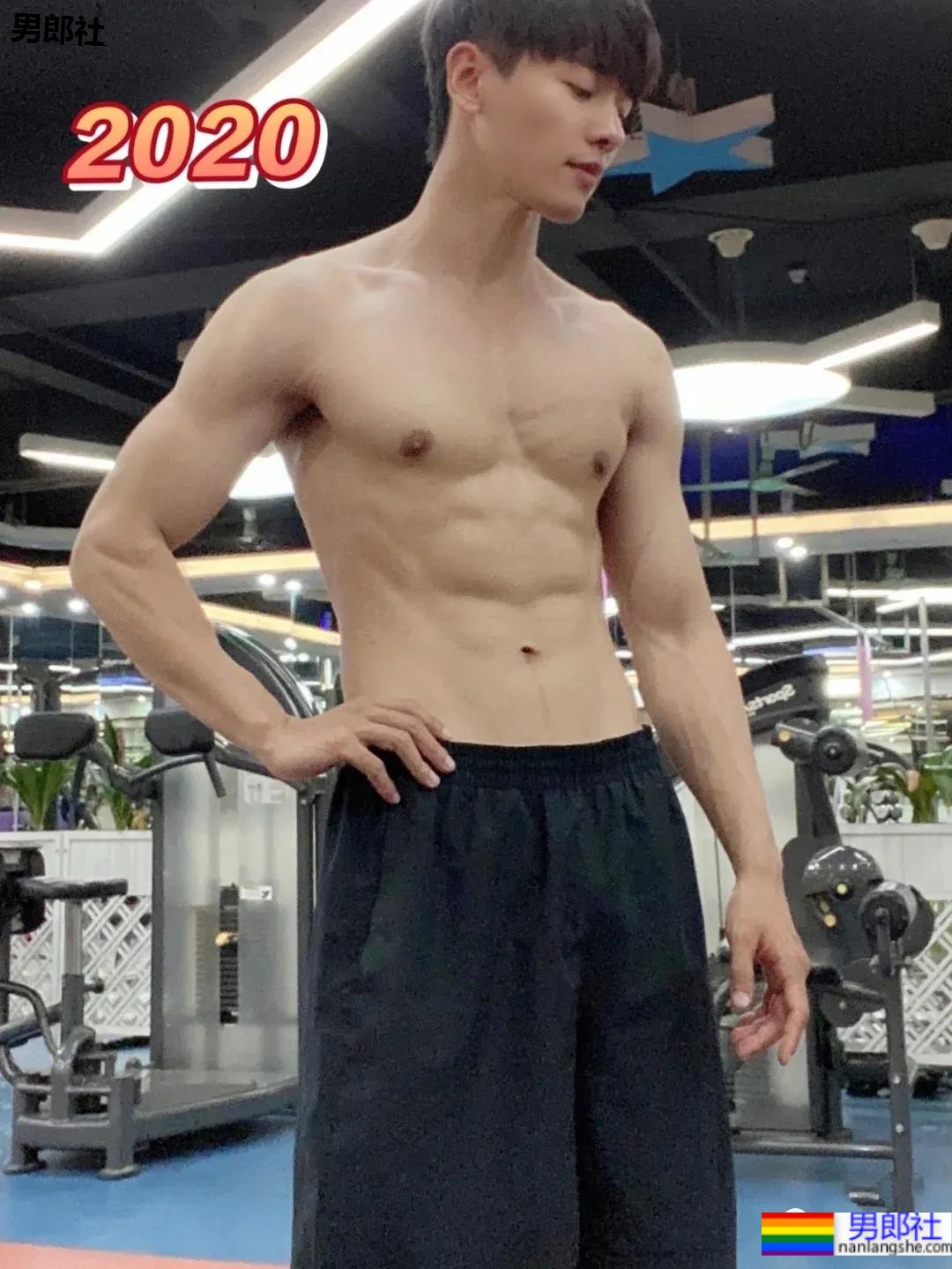 超帅正装肌肉小哥，这颜值这身材真让人挪不开眼! - 51虹马