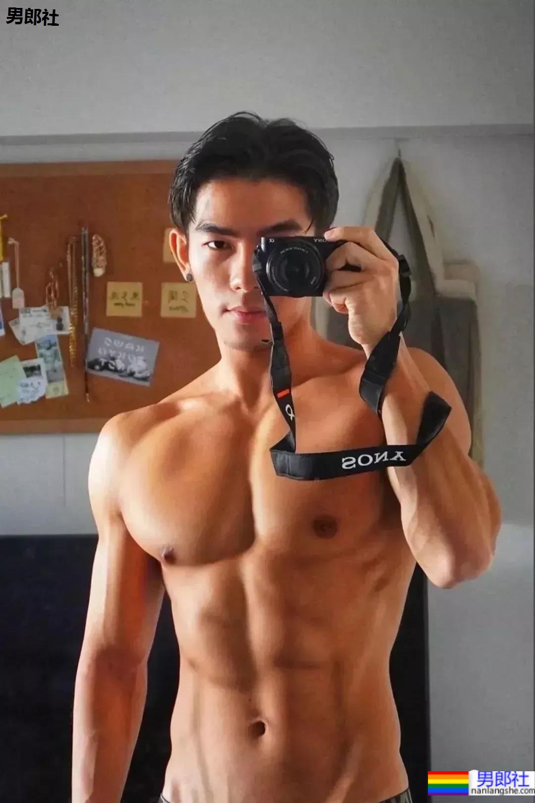 网红帅哥吐槽日本证件照走红，又禁欲又色气简直太撩人了！-51虹马