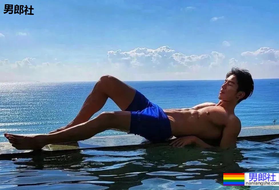 网红帅哥吐槽日本证件照走红，又禁欲又色气简直太撩人了！ - 51虹马