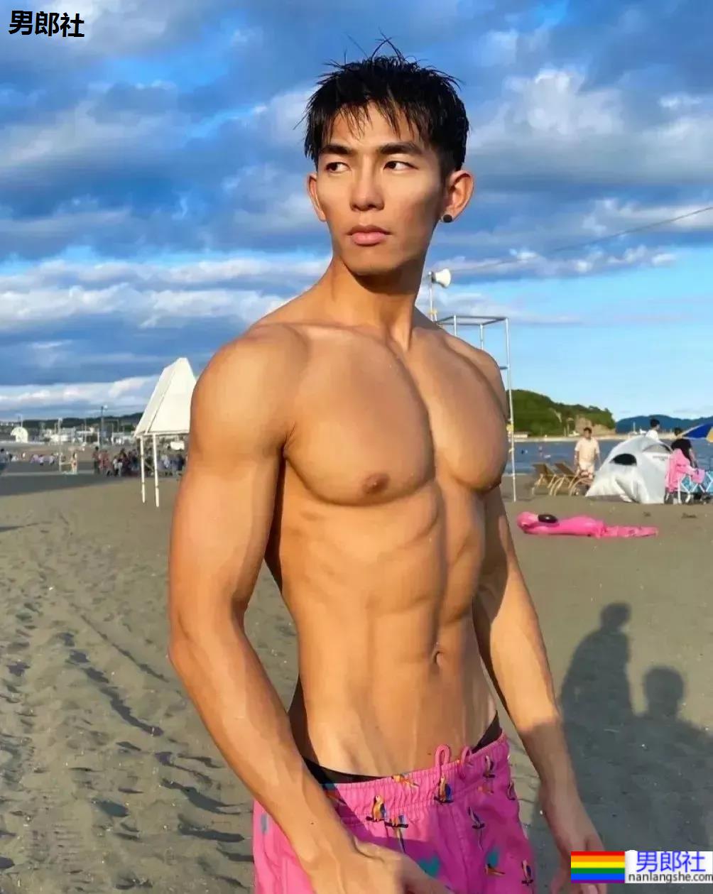 网红帅哥吐槽日本证件照走红，又禁欲又色气简直太撩人了！ - 51虹马