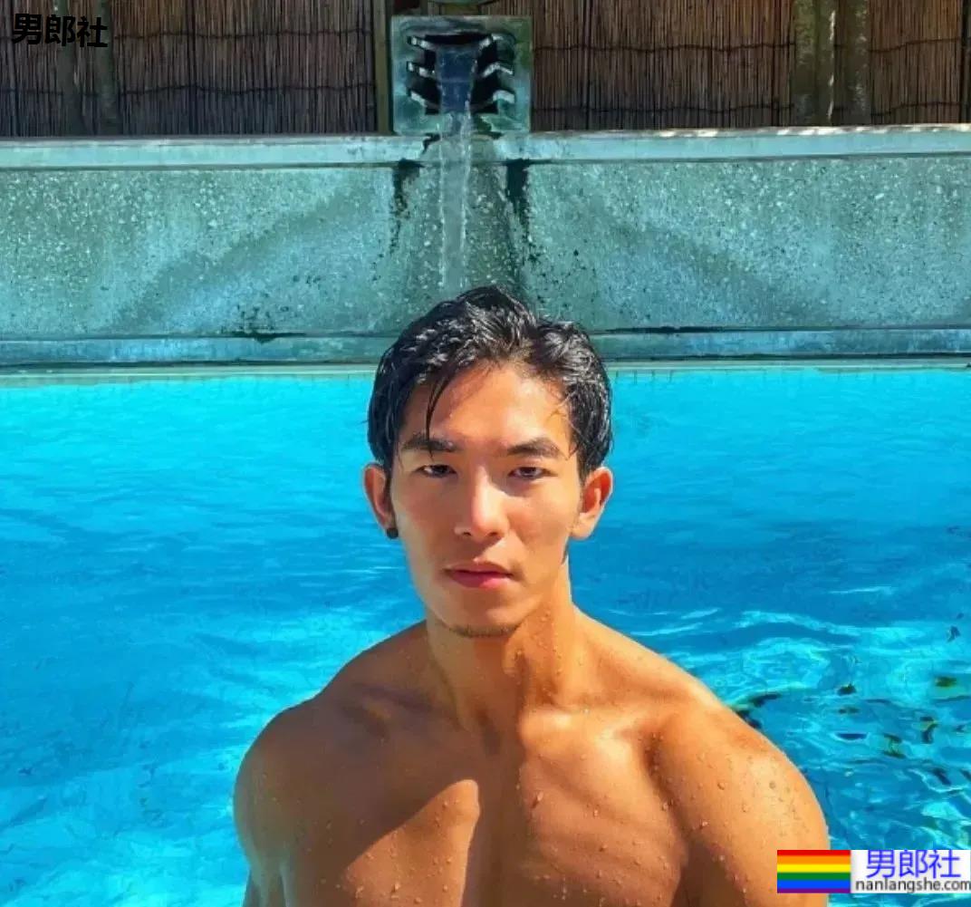 网红帅哥吐槽日本证件照走红，又禁欲又色气简直太撩人了！ - 51虹马