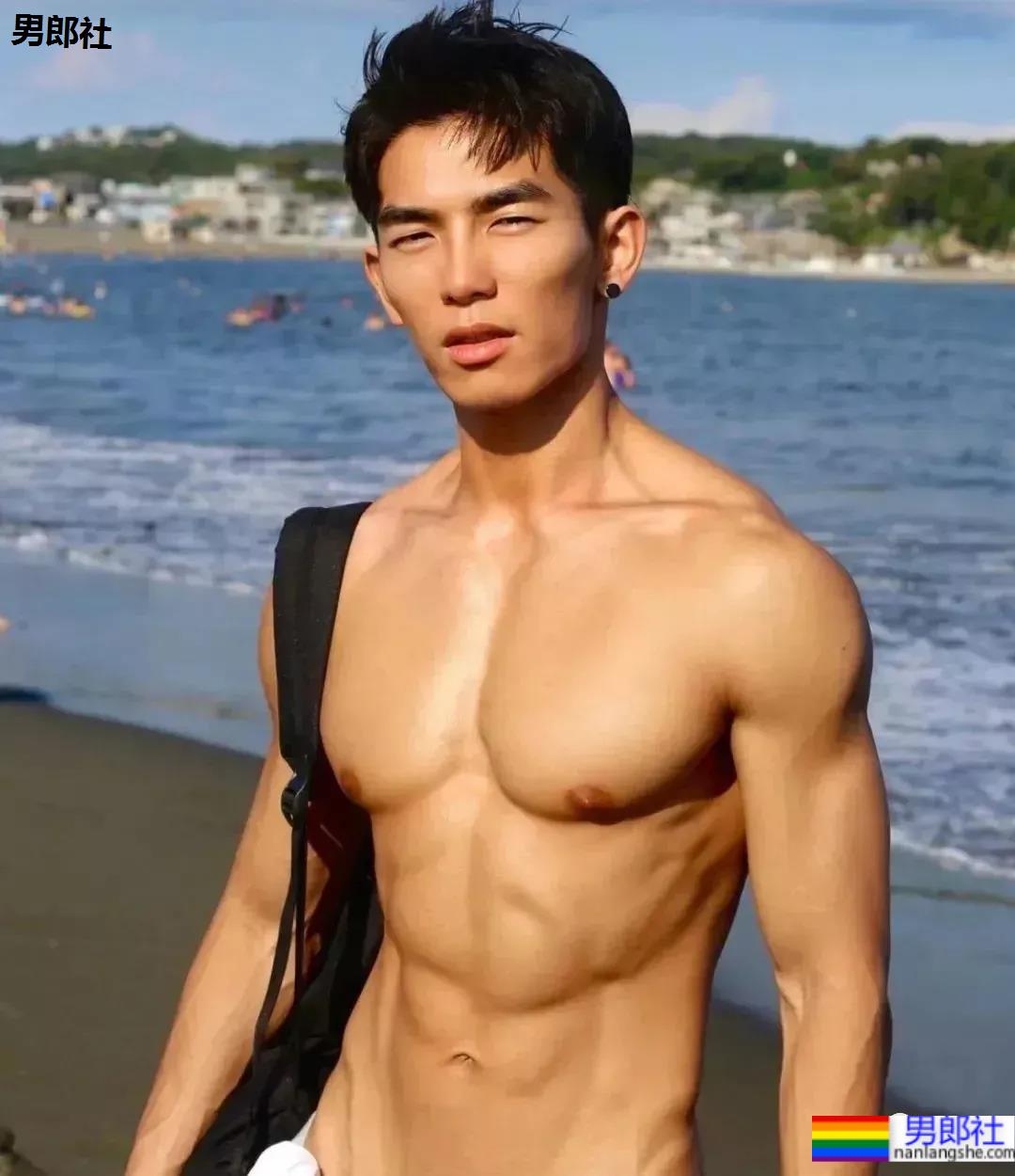 网红帅哥吐槽日本证件照走红，又禁欲又色气简直太撩人了！ - 51虹马