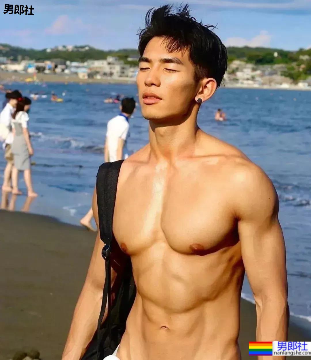 网红帅哥吐槽日本证件照走红，又禁欲又色气简直太撩人了！ - 51虹马