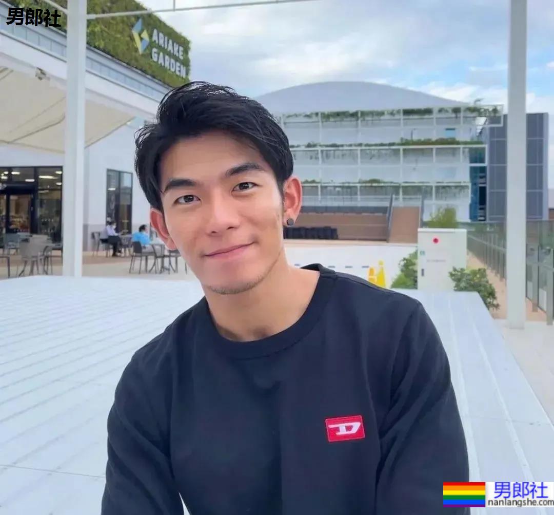 网红帅哥吐槽日本证件照走红，又禁欲又色气简直太撩人了！ - 51虹马