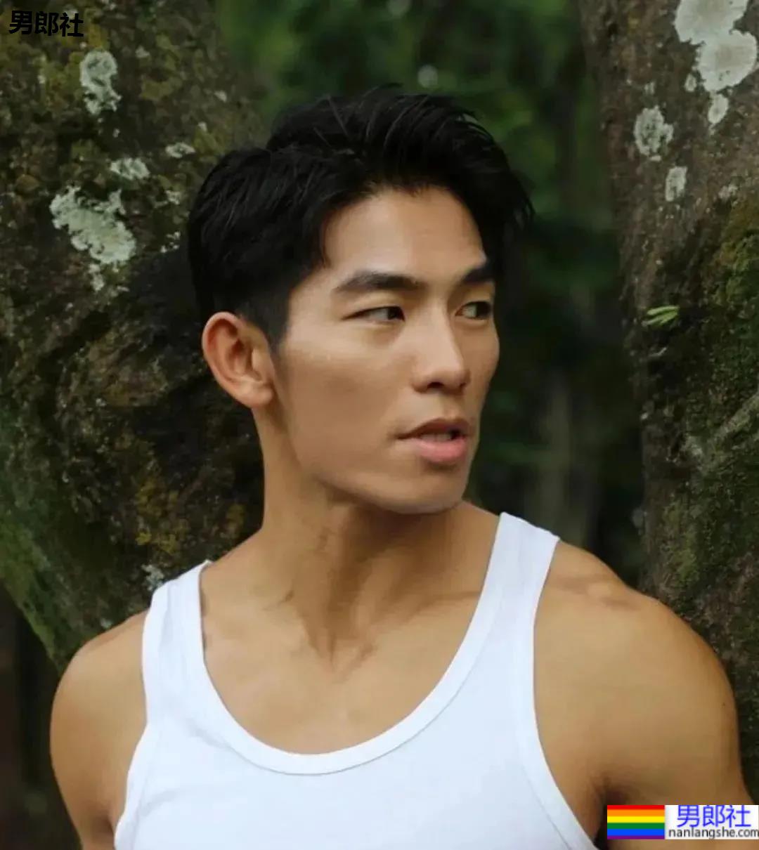 网红帅哥吐槽日本证件照走红，又禁欲又色气简直太撩人了！ - 51虹马