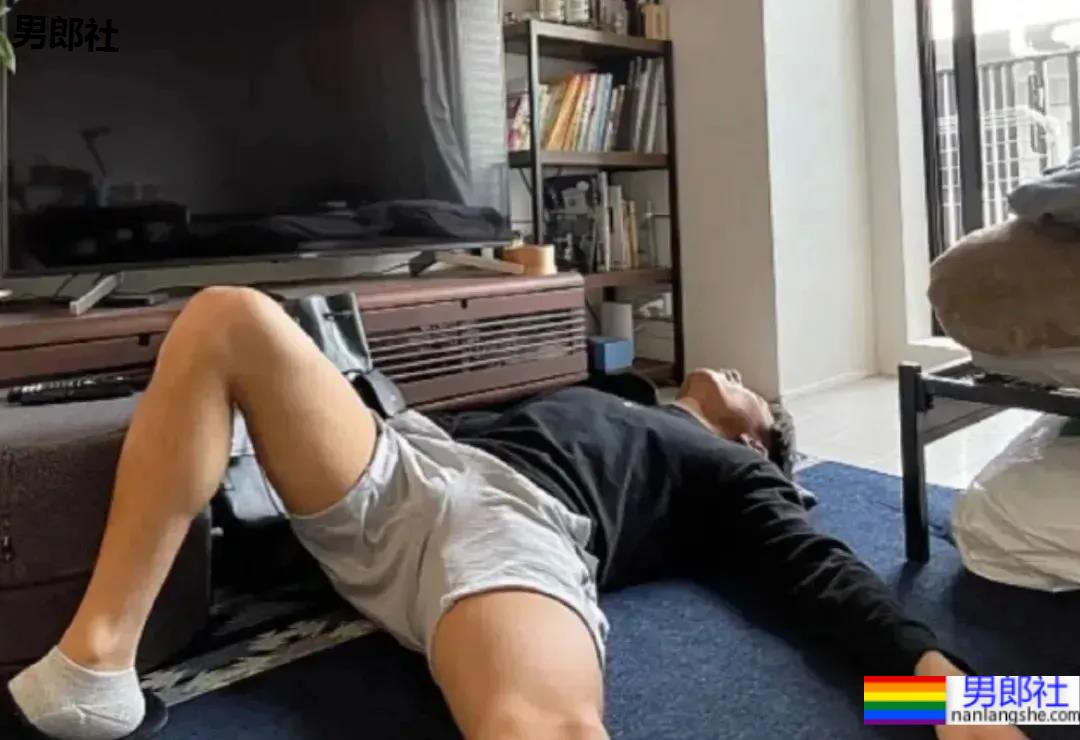 网红帅哥吐槽日本证件照走红，又禁欲又色气简直太撩人了！ - 51虹马