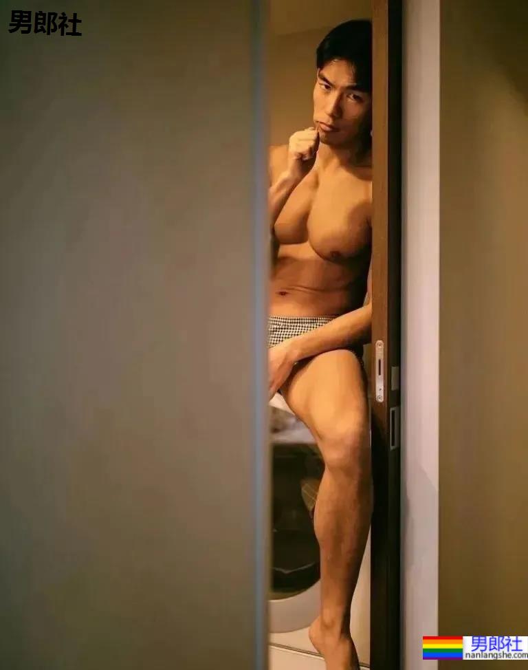 网红帅哥吐槽日本证件照走红，又禁欲又色气简直太撩人了！ - 51虹马