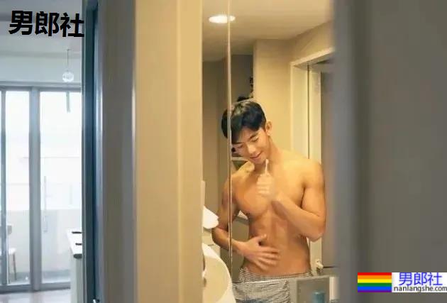 网红帅哥吐槽日本证件照走红，又禁欲又色气简直太撩人了！ - 51虹马