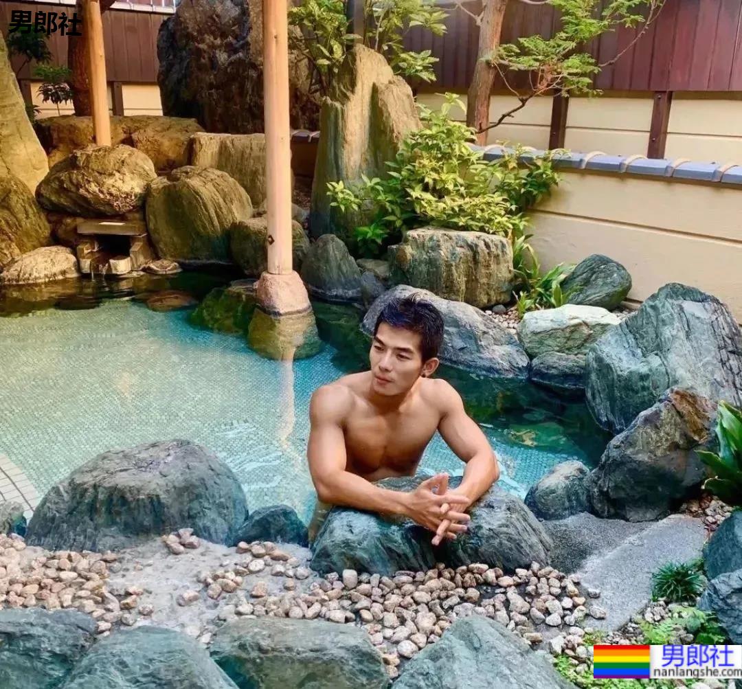 网红帅哥吐槽日本证件照走红，又禁欲又色气简直太撩人了！ - 51虹马