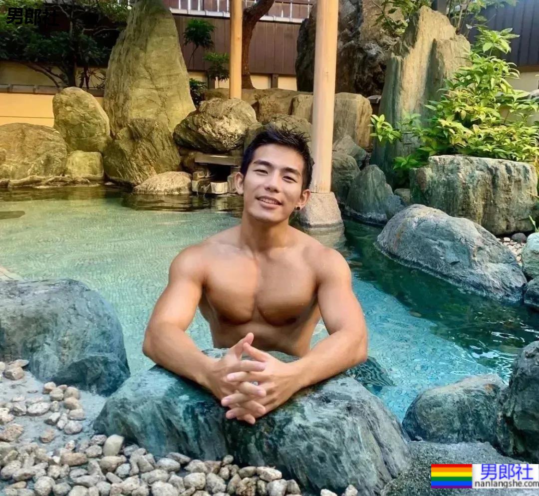 网红帅哥吐槽日本证件照走红，又禁欲又色气简直太撩人了！ - 51虹马