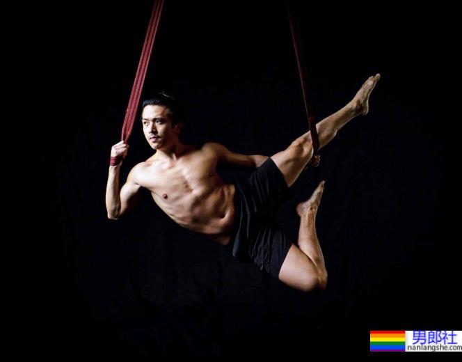 从泰国辣回台湾！ 筋开腰软的小狗眼帅哥：昱玮 Kevin - 51虹马