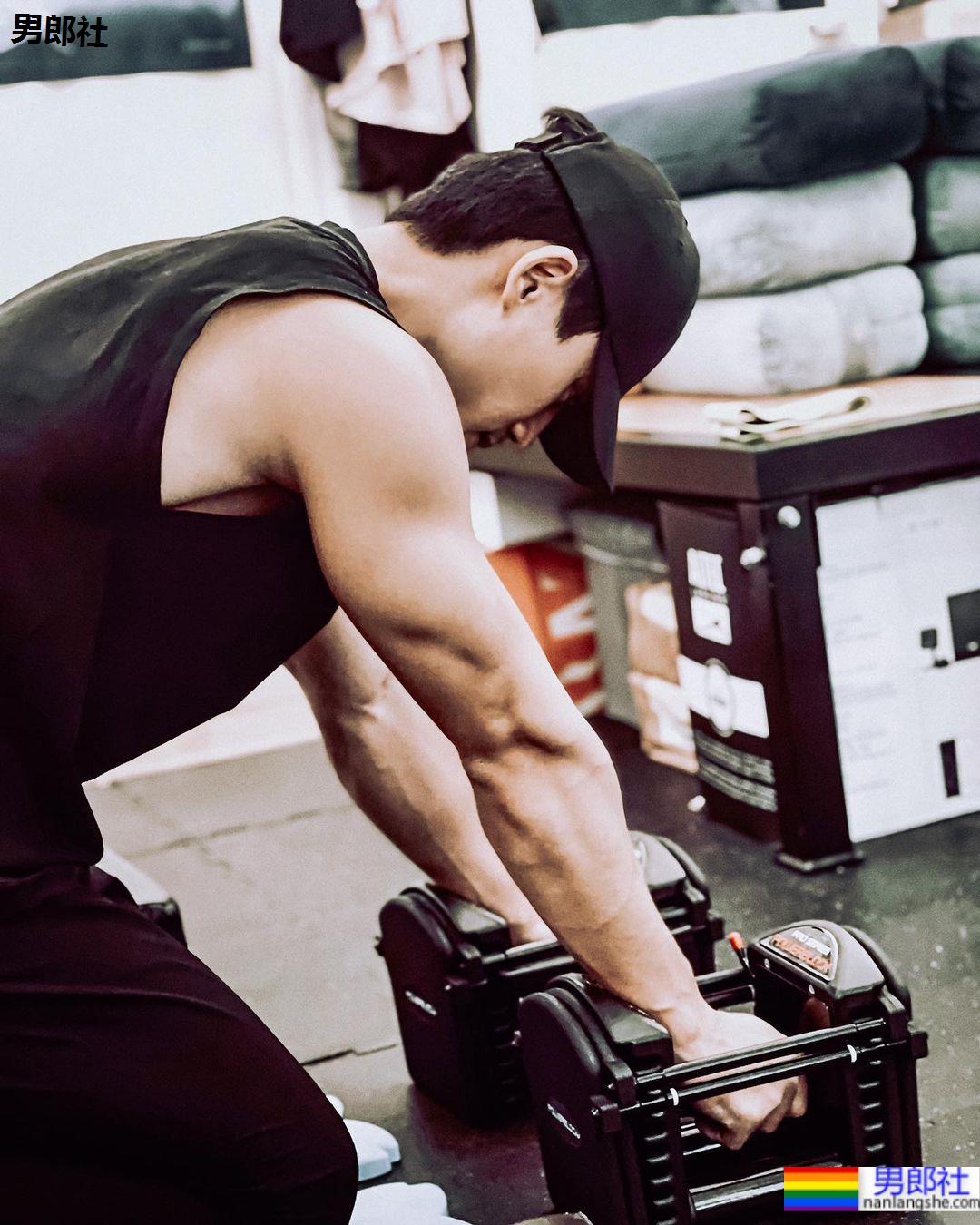 猪仔包化身精壮肌！鲜肉空少获全球先生香港代表：Anthony L 罗俊豪 - 51虹马