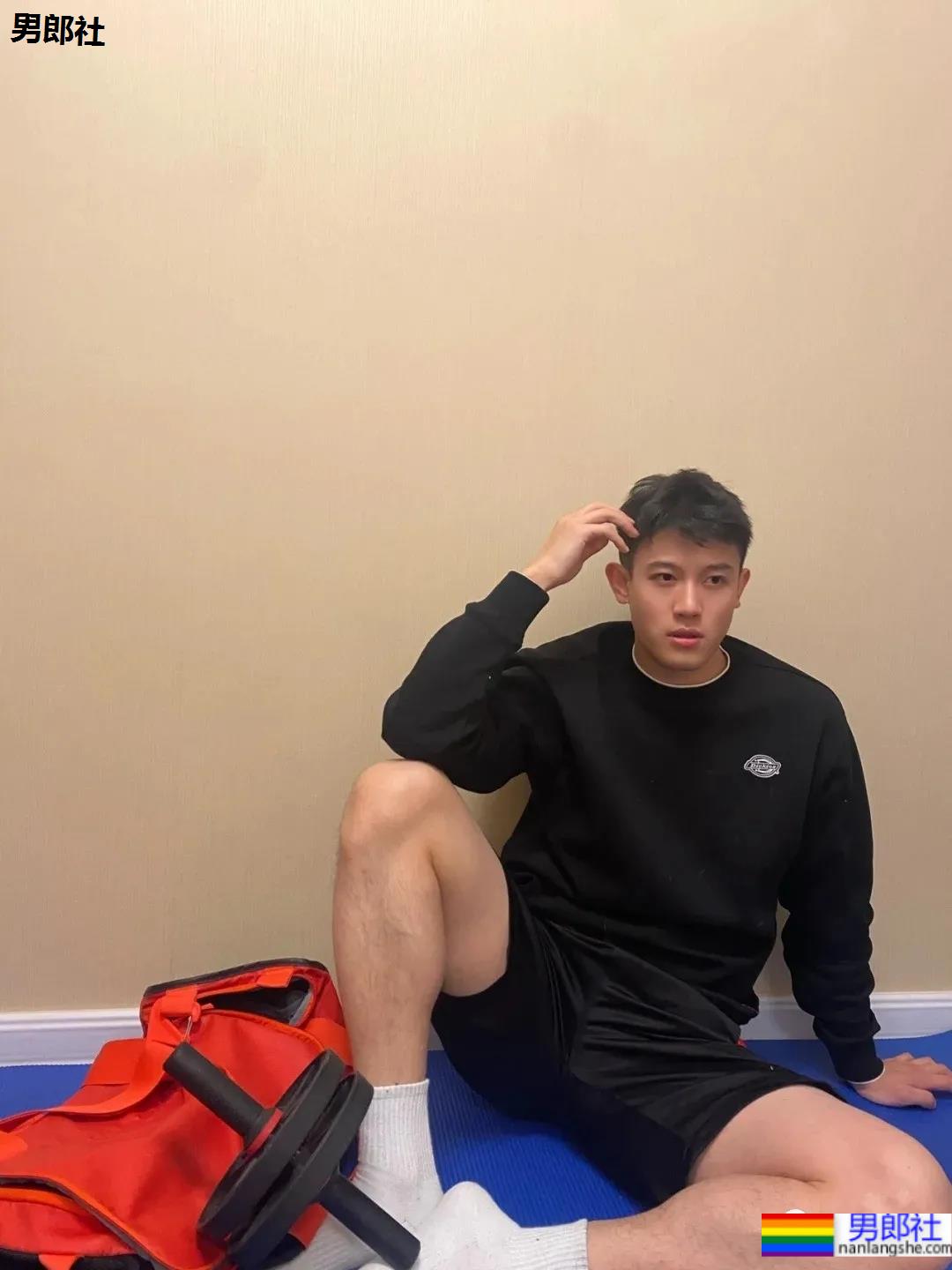 五官超帅的运动型大男孩，清爽体育生不信你不喜欢!-51虹马