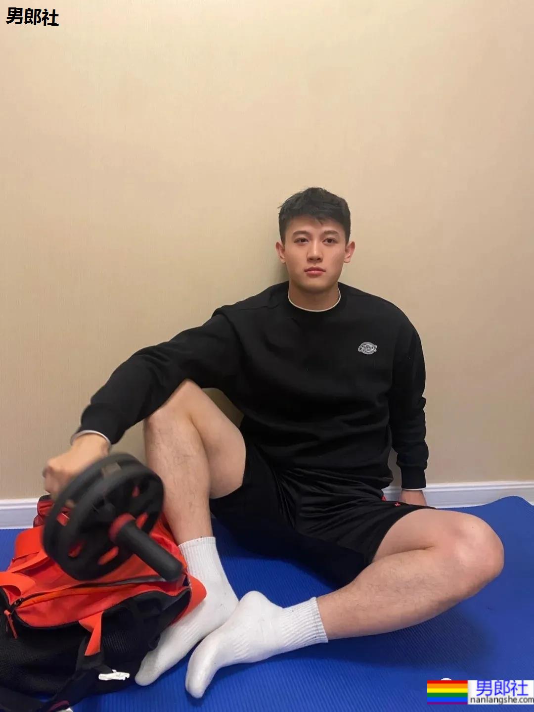 五官超帅的运动型大男孩，清爽体育生不信你不喜欢! - 51虹马