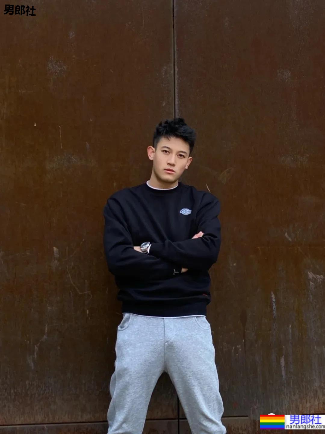 五官超帅的运动型大男孩，清爽体育生不信你不喜欢! - 51虹马