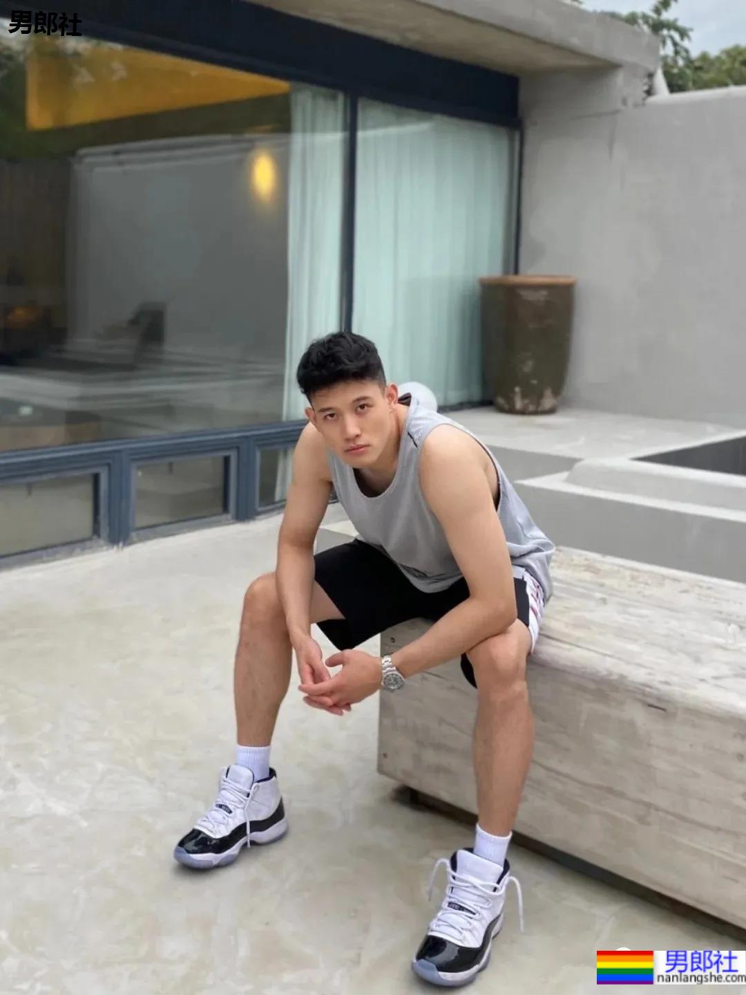 五官超帅的运动型大男孩，清爽体育生不信你不喜欢! - 51虹马