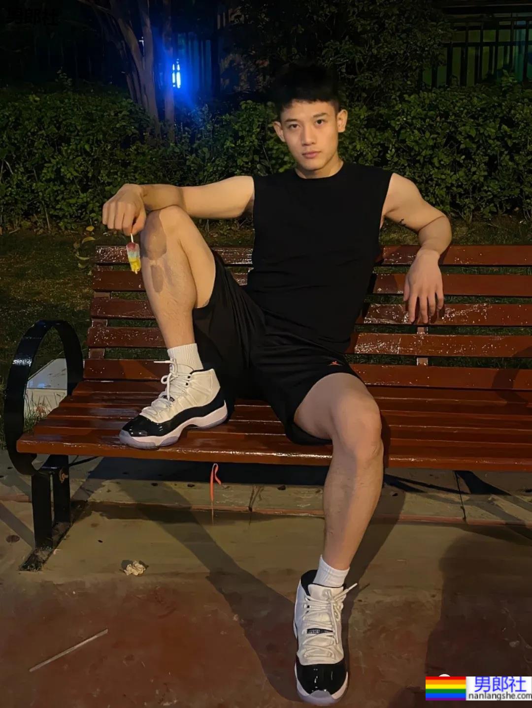 五官超帅的运动型大男孩，清爽体育生不信你不喜欢! - 51虹马