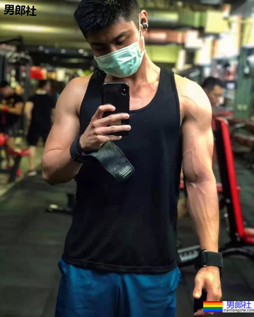 186CM寸头肌肉小狼狗身材好绝,巧克力腹肌太让人馋了! - 51虹马 186CM寸头肌肉小狼狗身材好绝,巧克力腹肌太让人馋了! - 51虹马