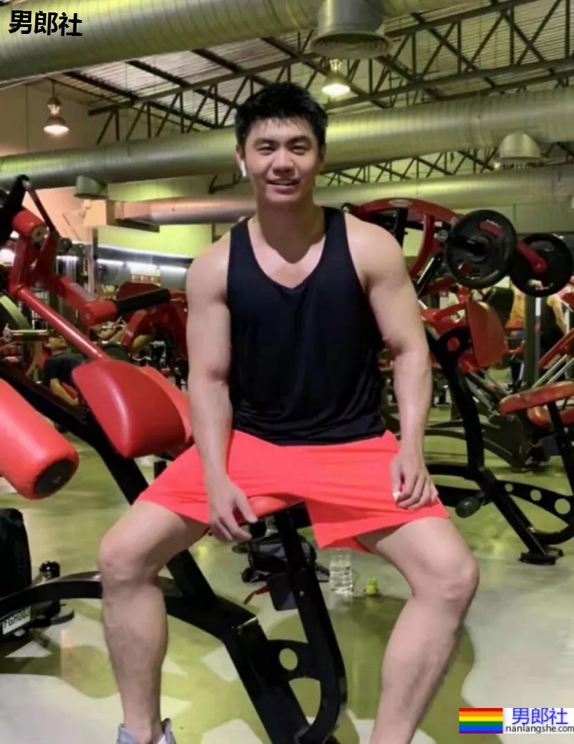 186CM寸头肌肉小狼狗身材好绝,巧克力腹肌太让人馋了! - 51虹马 186CM寸头肌肉小狼狗身材好绝,巧克力腹肌太让人馋了! - 51虹马