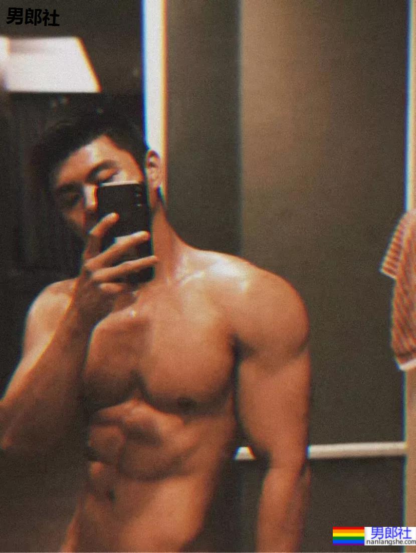 186CM寸头肌肉小狼狗身材好绝,巧克力腹肌太让人馋了! - 51虹马 186CM寸头肌肉小狼狗身材好绝,巧克力腹肌太让人馋了! - 51虹马