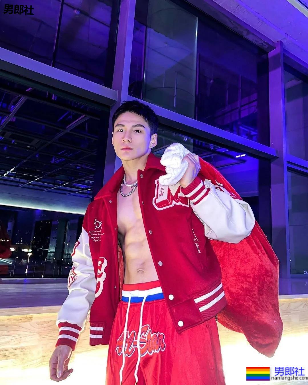 差点就错过!圣诞节肌肉网红们都卷起来了…… - 51虹马 差点就错过!圣诞节肌肉网红们都卷起来了…… - 51虹马