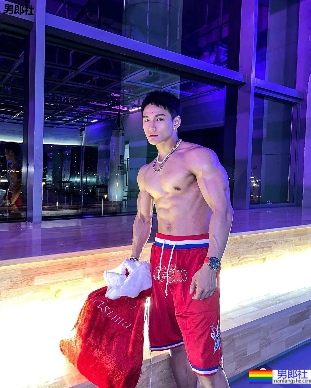 差点就错过!圣诞节肌肉网红们都卷起来了…… - 51虹马 差点就错过!圣诞节肌肉网红们都卷起来了…… - 51虹马