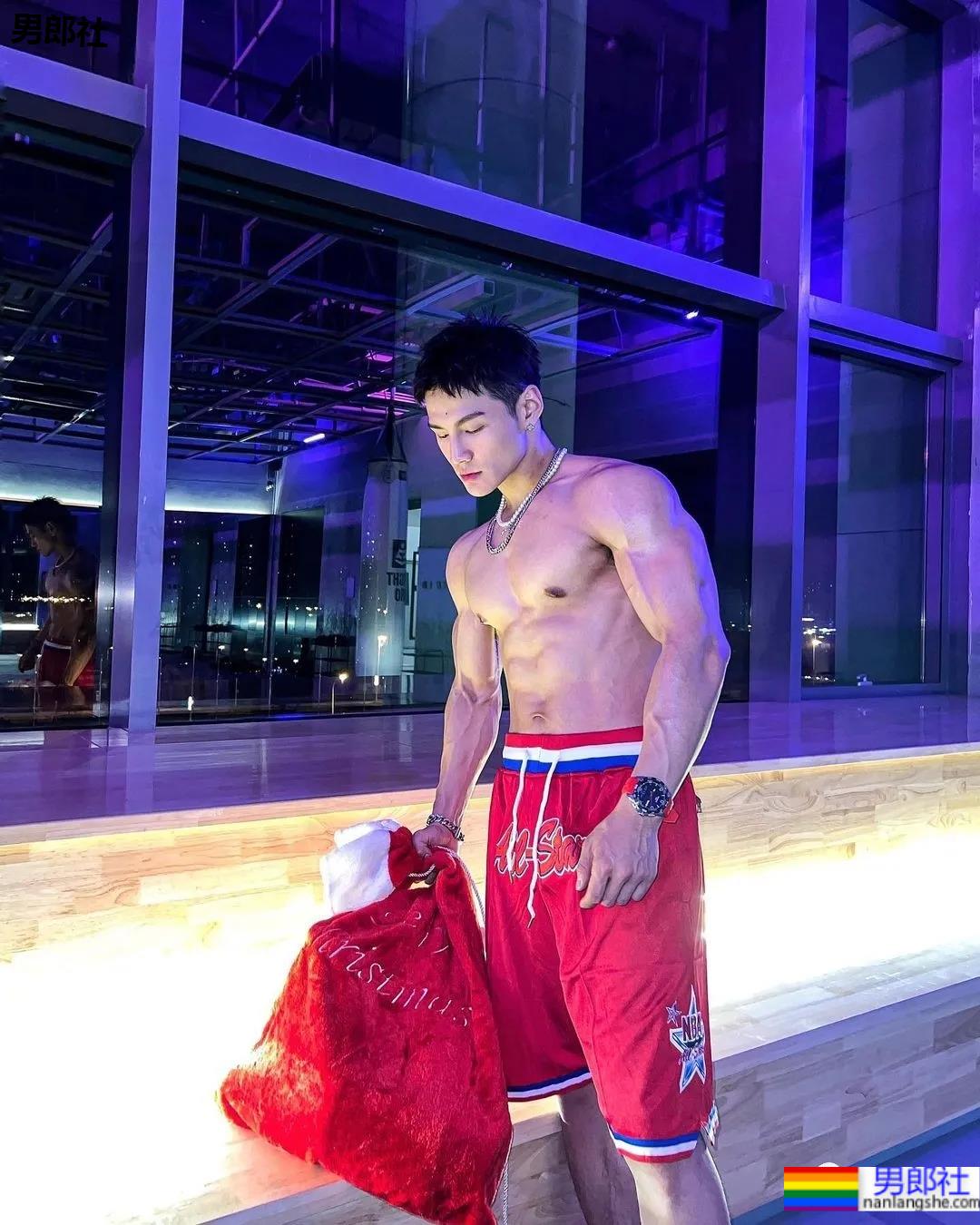 差点就错过!圣诞节肌肉网红们都卷起来了…… - 51虹马 差点就错过!圣诞节肌肉网红们都卷起来了…… - 51虹马