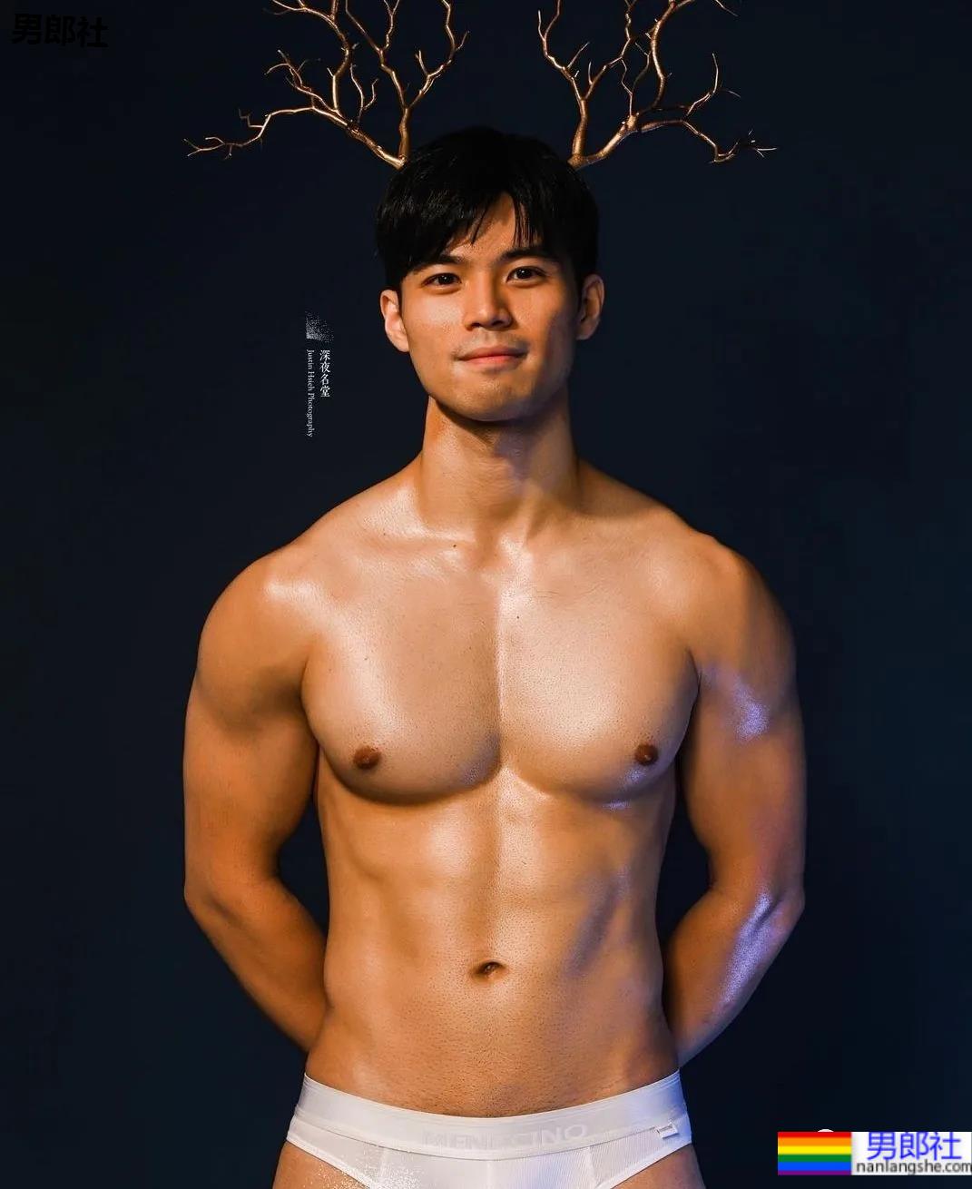 差点就错过!圣诞节肌肉网红们都卷起来了…… - 51虹马 差点就错过!圣诞节肌肉网红们都卷起来了…… - 51虹马